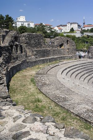 Roman amphlitheatre Lyon 2.jpg